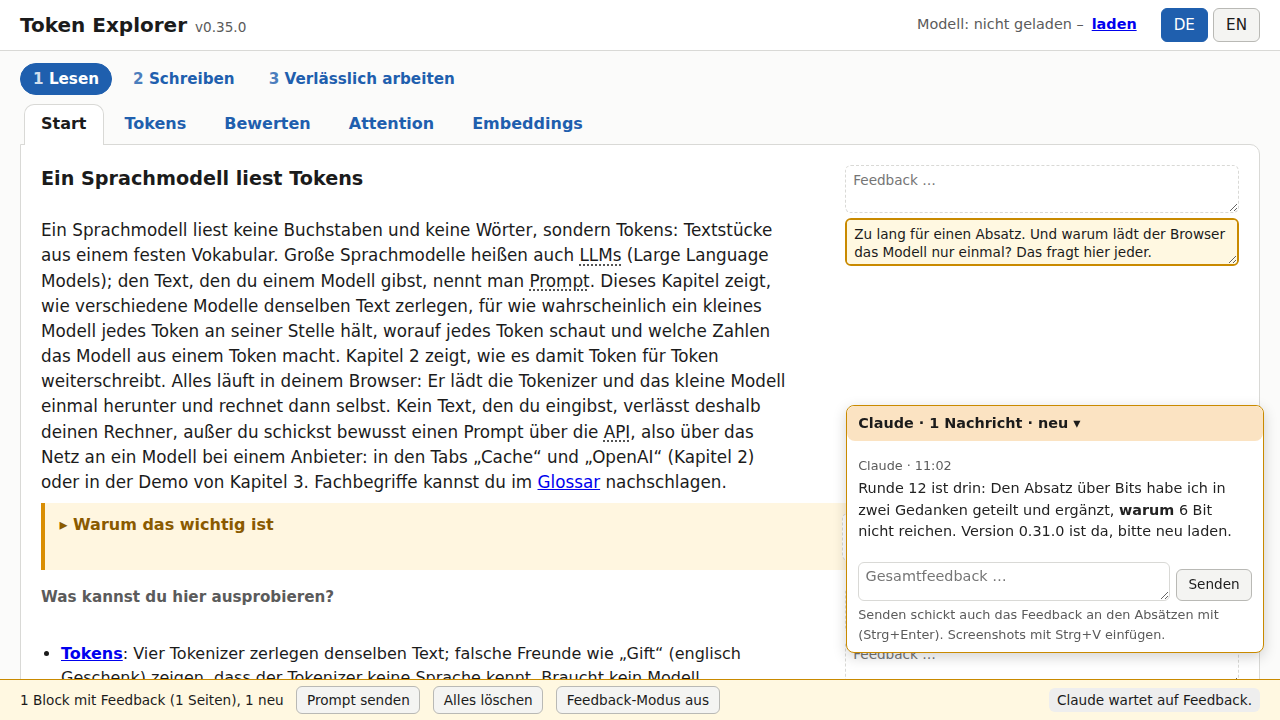 Screenshot of the Token Explorer, a training tool, in feedback mode. The German interface shows chapter 1 'Lesen' with the heading 'Ein Sprachmodell liest Tokens' and its opening paragraph on the left. On the right, next to the paragraph, a feedback box with a yellow border holds a dictated note. In the bottom right a chat window titled 'Claude · 1 Nachricht · neu' shows Claude's answer: round 12 is in, version 0.31.0 is ready, please reload. A feedback bar along the bottom reads '1 Block mit Feedback', offers buttons to send the prompt, and says 'Claude wartet auf Feedback'.